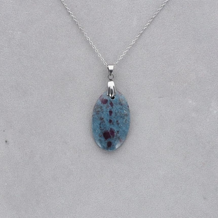 Rubis Cyanite Cabochon percé 11