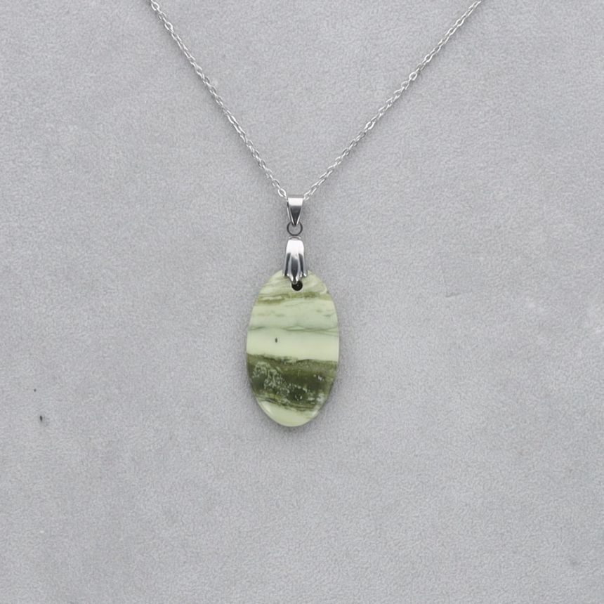 Serpentine Cabochon percé 17